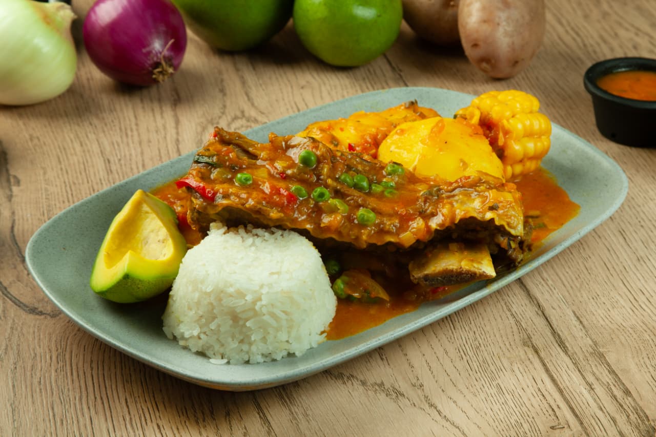 Costilla de res sudada